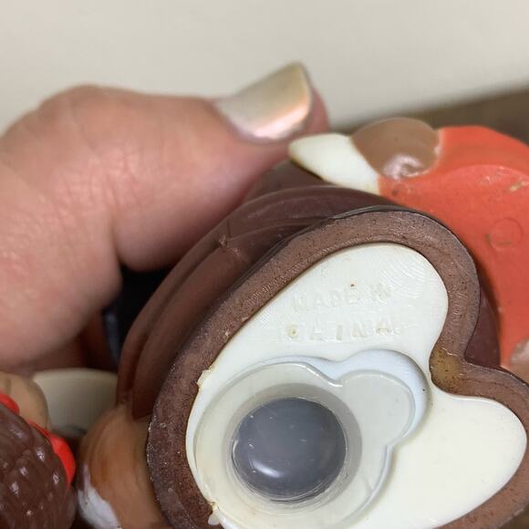 Vintage Plastic Thanksgiving Pilgrim Squirrels Chipmunk Salt and Pepper Shakers - Picture 6 of 6